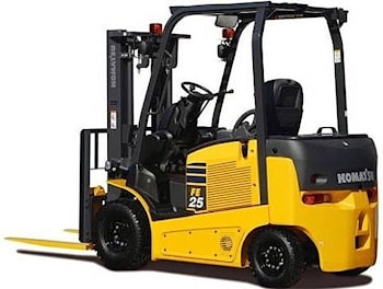 KOMATSU начало продажи нового вилочного погрузчика FE25-1